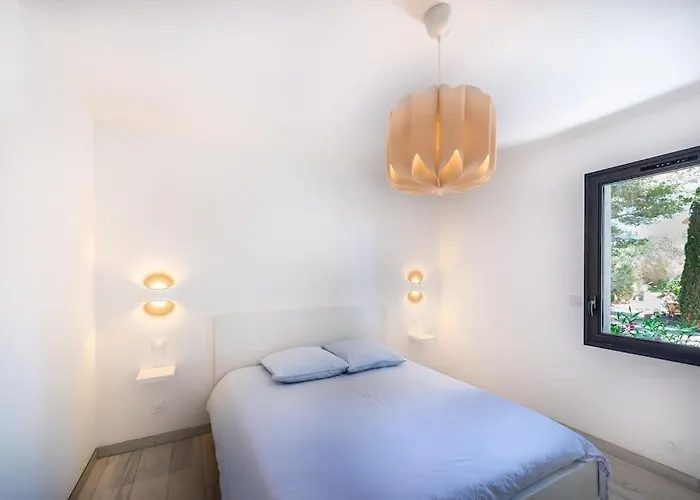 Marie-jeanne Villa *