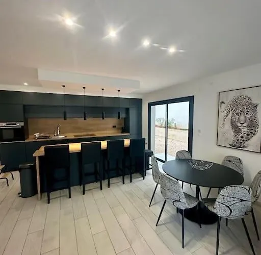 Marie-jeanne Villa *